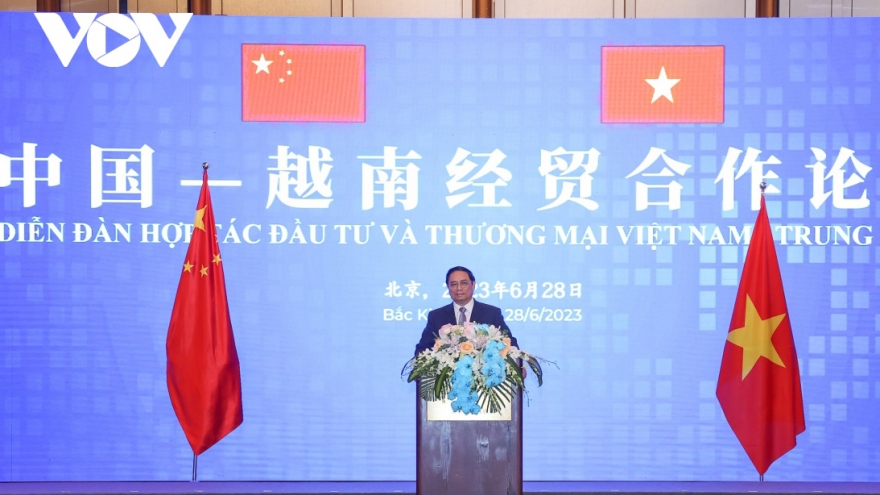 PM Chinh calls on China to go ahead with expanded investment in Vietnam